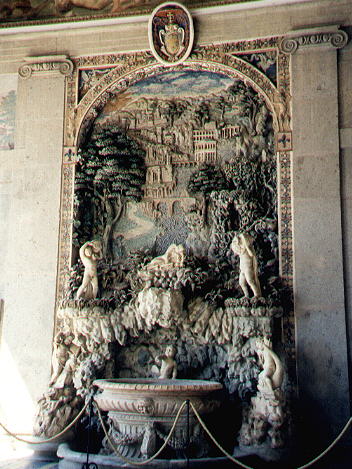 Fountain in Sala d'Ercole