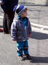 Un bambino per strada