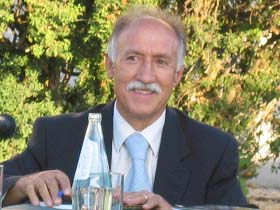 Raffaele Alloggia in uno dei momenti della presentazione del libro