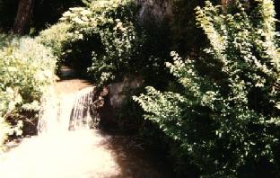 Il fiume Raiale, che scorre proprio davanti al Santuario