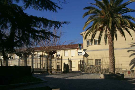 Immagine scuola elementare 016.jpg (42404 byte)