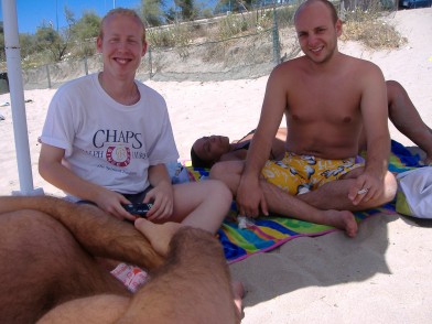 Nick, Luca, Ely e l'uomo peloso