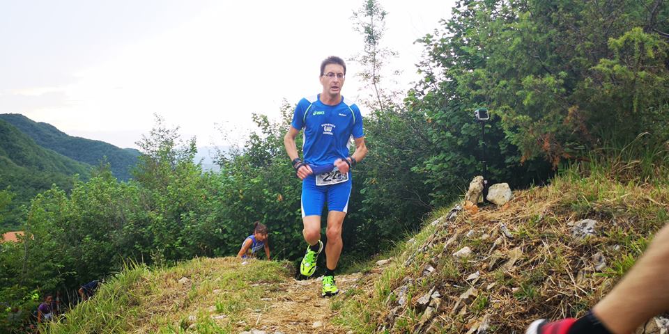 a croxe de cursa a Crocefieschi  Paolo Quarantelli premiazione medaglia Gau fidal running