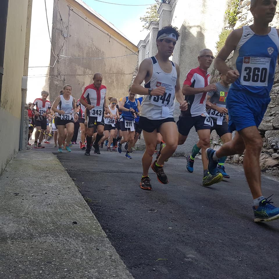 Paolo Quarantelli premiazione medaglia buono Gau fidal running marciaverde di aggio