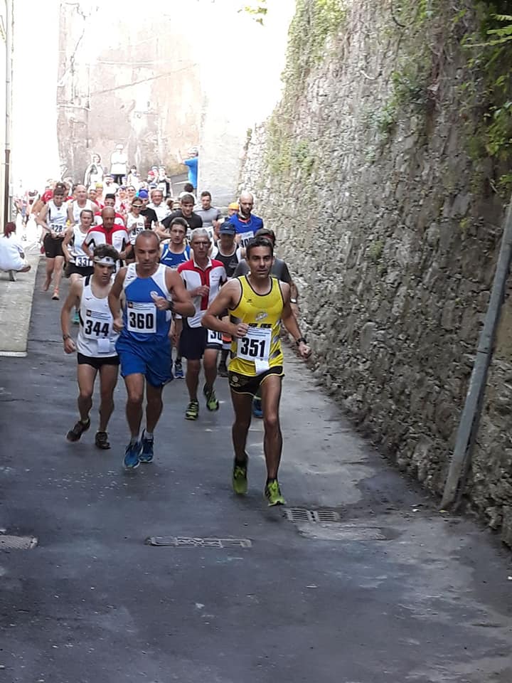 Paolo Quarantelli premiazione medaglia buono Gau fidal running marciaverde di aggio
