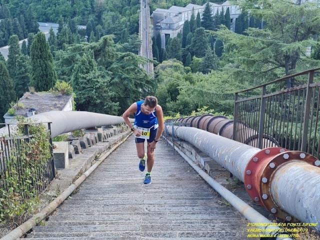 Vertical Tube sul Ponte Sifone a Genova Staglieno Paolo Quarantelli Gau fidal running podismo