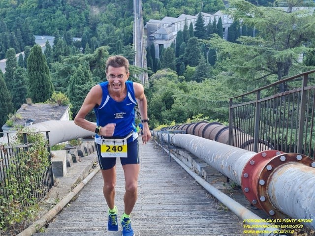 Vertical Tube sul Ponte Sifone a Genova Staglieno Paolo Quarantelli Gau fidal running podismo